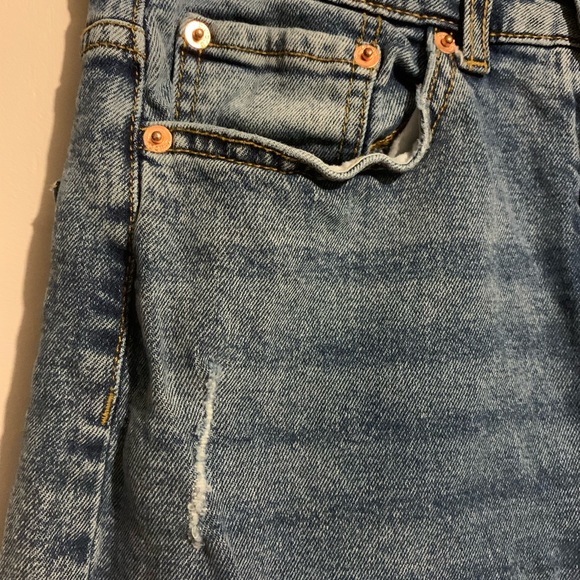 White washed blue jeans. Loose fit, mom style. - Picture 2 of 5